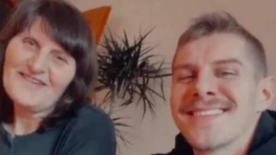 PORODICA JANJUŠEVIĆ ZAVIJENA U CRNO! Srećna fotografija Mihaila i majke danas je najtužnije sećanje