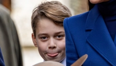 OD NJEGA SE OVO NIJE OČEKIVALO Princ Džordž privukao pažnju tokom božićne šetnje, ugledao se na mlađeg brata