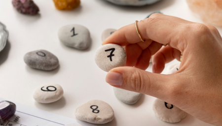 NUMEROLOŠKA PROGNOZA ZA FEBRUAR 2024: Trojkama sudbinska ljubav, Četvorke pod pritiskom toksičnih ljudi