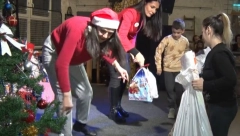 UZ MALO MAGIJE ISPUNJAVAJU SE DEČJE ŽELJE Užičke Teta Mrazice podelile novogodišnje paketiće
