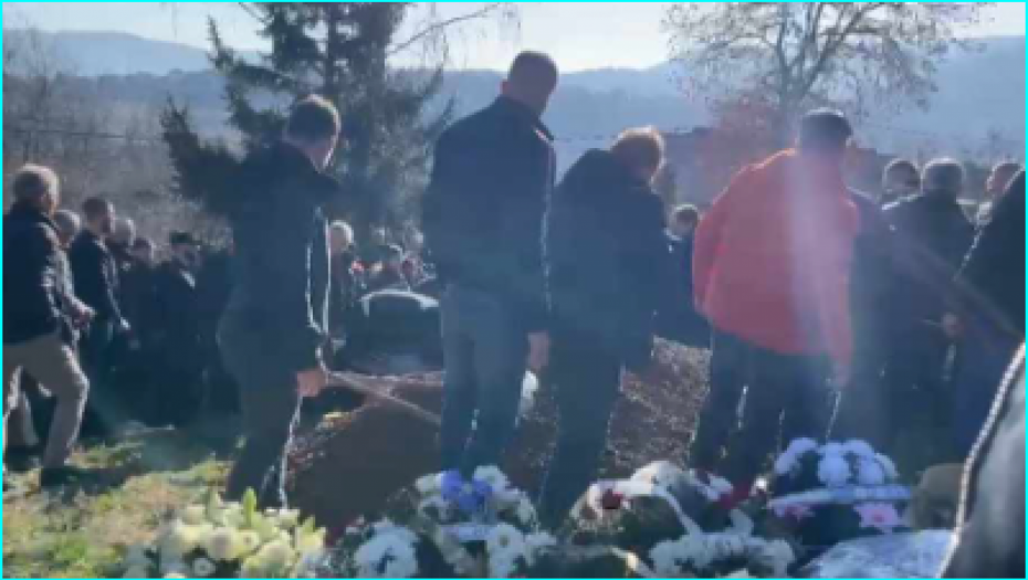 BIVŠA ŽENA ENA GA DRŽI SVE VREME Janjuš pao na sanduk sa bratom Borisom, ne mogu da se pomire sa gubitkom!