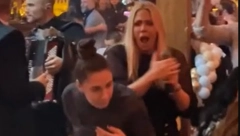 MILICA TODOROVIĆ UDARILA KONOBARICU Pevačica se zanela, a onda odmah odreagovala