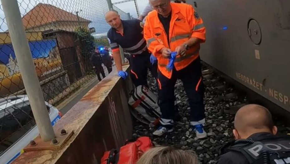 DEVOJKA (21) SKOČILA POD VOZ Policija objavila stravične scene sa mesta nesreće (UZNEMIRUJUĆI VIDEO)
