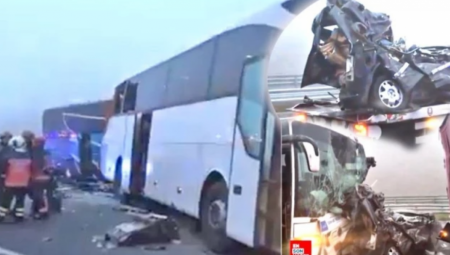 11 OSOBA POGINULO, 50 POVREĐENO Prvi snimci horora u Turskoj: Nakon nesreće izašli iz vozila, pa ih pokosio autobus (VIDEO)