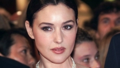 ZA NEKOLIKO MINUTA SRUŠILA INTERNET Svetski poznata glumica objavila fotografije bez odeće i ostavila sve u šoku