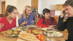 EVO ZAŠTO VAM PROPADAJU PRAZNICI I KAKO TO DA SPREČITE Dok se većina raduje praznicima, u porodicama bukte svađe i nesuglasice