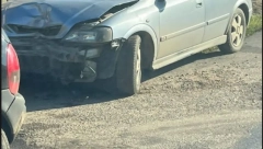 MRTAV PIJAN ZVEKNUO AUTOM U BANDERU, PA SKINUO TABLICE I POBEGAO! Bahati vozač u Kaluđerici napravio kolaps