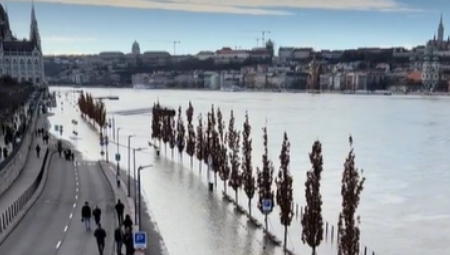 DUNAV SE IZLIO U MAĐARSKOJ Budimpešta je poplavljena, a evo da li ima OPASNOSTI po Srbiju