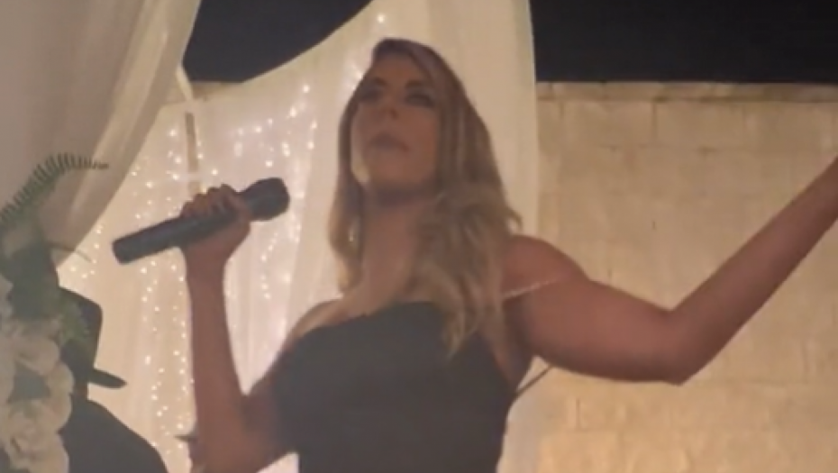 OBJAVILA SNIMAK SA SVADBE, PA DOBILA SALVU UVREDA Svi gledaju u jednu stvar i pitaju se: "Da li je ovo moguće?" (VIDEO)