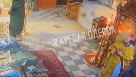 SVEŠTENIKA SEKUNDE DELILE OD SMRTI Isplivao snimak sa sigurnosne kamere, crkva se hitno oglasila (VIDEO)