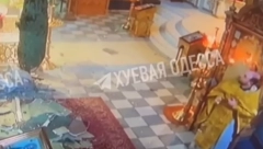 SVEŠTENIKA SEKUNDE DELILE OD SMRTI Isplivao snimak sa sigurnosne kamere, crkva se hitno oglasila (VIDEO)