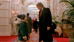 ZABORAVILI SMO KO JE KEVINU POMOGAO DA SE NE IZGUBI U HOTELU Kako je snimljena kultna scena sa Donaldom Trampom (VIDEO)