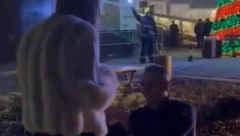 VATROGASAC TAČNO U PONOĆ ZAPROSIO DEVOJKU NA AVALI! Pored čestitki i lepih želja, usledila je lavina komentara punih zavisti i ljubomore (VIDEO)