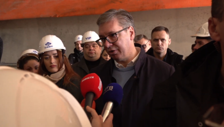 "BAŠ ME BRIGA ŠTA KAŽU, NEKA SE BAVE SVOJIM PROBLEMIMA" Vučić za Alo!: " Polako, naučiće se i bivši režim politici"