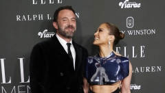 IZMEĐU DVE DŽENIFER Slavni dasa viđen u društvu bivše i sadašnje, na ovaj potez se mnogi ne bi usudili