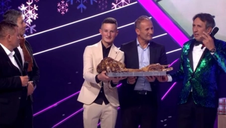 NIKAD NIJE KASNO ZA JAGNJETINU Žiki stiglo pečenje u studio, a njegova reakcija je hit