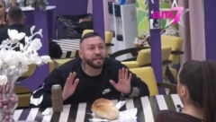 PEVAČ NASTAVLJA DA PONIŽAVA ŠA: Podelio njegov snimak iz Elite i urnisao ga