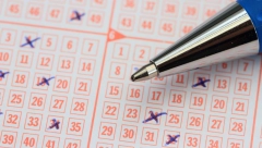 DEDA MRAZ JE LEPO OBRADOVAO Žena je čistila kuću pred praznike i našla stari loto listić, dobila je neviđene pare!