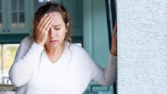 DA LI VAM SE ZAVRTI U GLAVI KADA NAGLO USTANJETE? Doktor objasnio zašto se to dešava i na koju podmuklu bolest može da ukaže