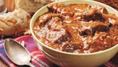 PASTIRSKI GULAŠ Aromatično jelo od svinjskog mesa, zagrejaće vam dušu i telo