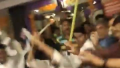 KONOBARI DRŠKAMA OD METLI BRUTALNO TUKLI GOSTE Letele stolice u restoranu zbog prigovora o jelu (UZNEMIRUJUĆI VIDEO)