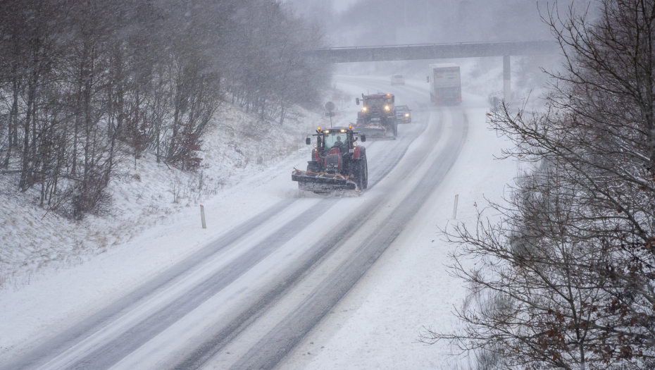 PUSTOŠ NA SEVERU EVROPE Ekstremno niske temperature izazvale haos, nema struje, zakrčeni autoputevi (FOTO)