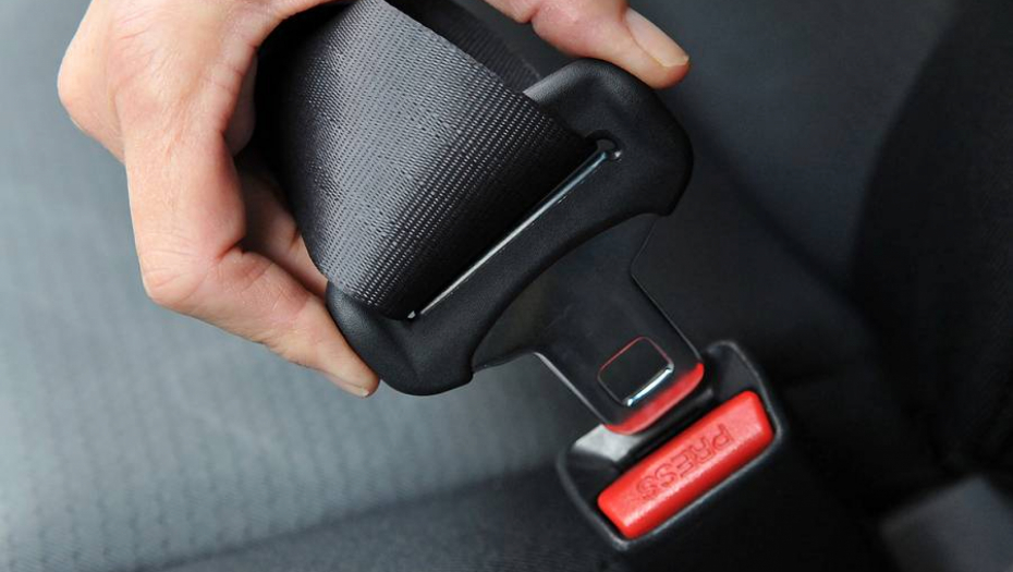 OVO MALO KOJI VOZAČ ZNA Četiri skrivena trika sa sigurnosnim pojasom koji olakšavaju vožnju