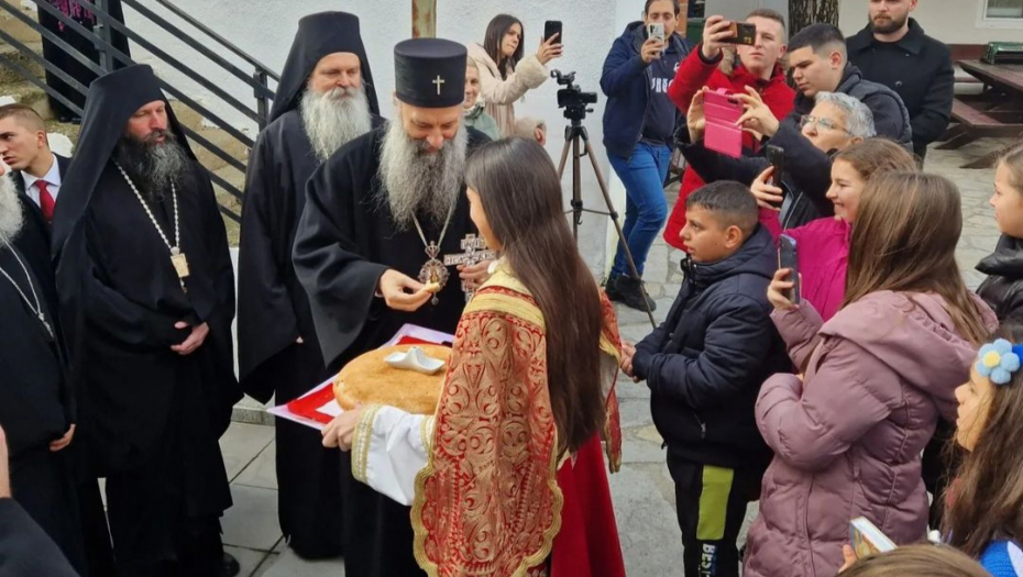 "MOLITE SE ZA DECU KOJU ODRASLI UBIJAJU" Patrijarh Porfirije služio svetu arhijerejsku liturgiju u Pećkoj patrijaaršiji