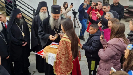 Patrijarh Porfirije posetio srpski narod u Orahovcu