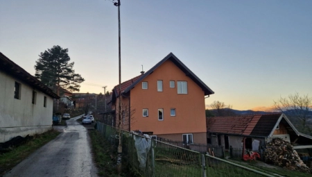 DANAS SASLUŠANJE ŽENE KOJA JE UBILA MUŽA NAOČIGLED DECE Mirjana je nožem ubola supruga ispod pazuha, posle čega je iskrvario