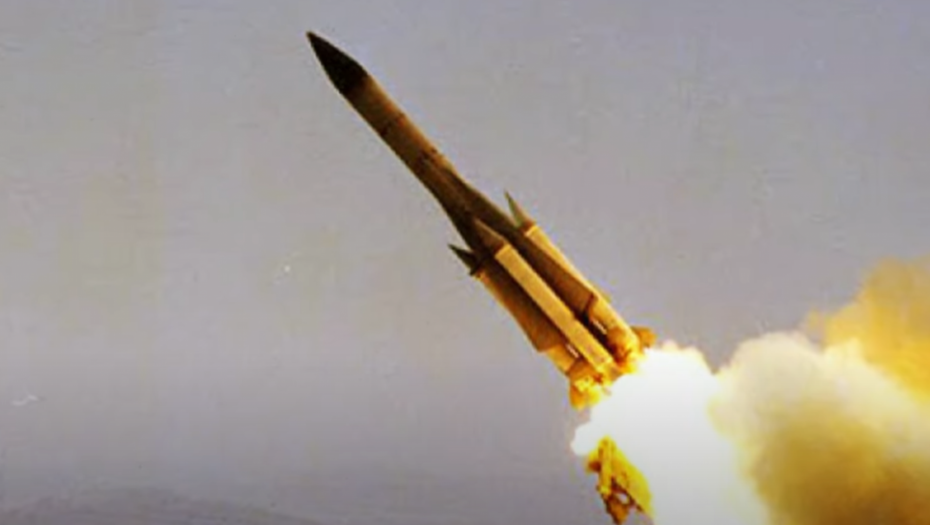 POČELO JE! IRAN LANSIRAO RAKETE NA IZRAEL: Civili beže u skloništa strah od sveobuhvatnog rata u regionu