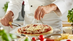 CURI NAM VODA NA USTA Napravili su picu sa čak 1001 vrstom sira i ušli u Ginisovu knjigu rekorda!