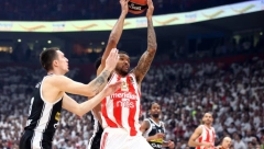 CRVENO-BELI RAZBILI PARTIZAN, ALI BRINU POVREDE Zvezdin centar doživeo prelom, čeka se stanje oko mladog Topića