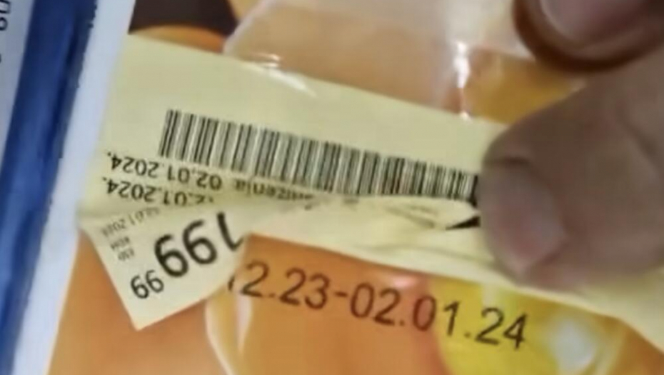 PRODAVNICE PODVALJUJU KUPCIMA JAJA SA ISTEKLIM ROKOM Trgovci sramno varaju potrošače, ovaj snimak zgrozio je mnoge!