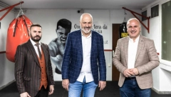 HVALA NA PODRŠCI VELIKI ČOVEČE Podrška Miodraga Božovića - Grofa, najmlađem bokserskom klubu u Srbiji
