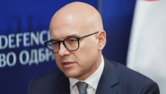 OGLASIO SE MINISTAR ODBRANE MILOŠ VUČEVIĆ Istraga će utvrditi kako je došlo do tragedije u fabrici "Trajal"