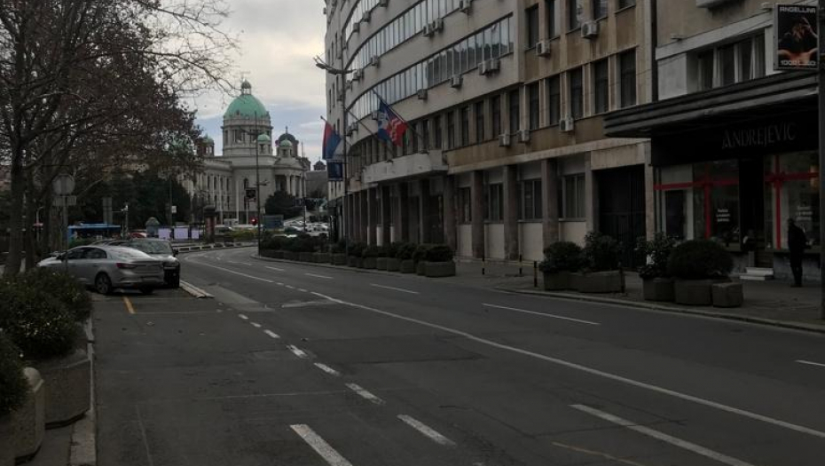 NA BADNJI DAN BEOGRADSKE ULICE PUSTE Ovog prepodneva skoro da nema ni vozila, ni prolaznika (FOTO)