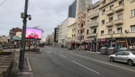 KAO OD MAJKE ROĐEN ŠETA ULICOM Građani šokirani prizorom (FOTO)