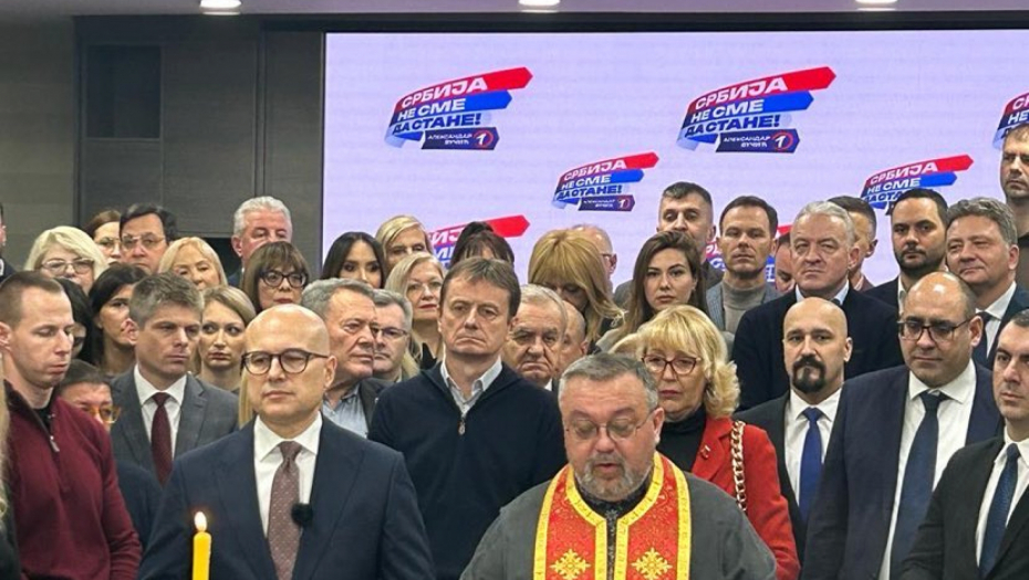 PRAZNIČNE ĐAKONIJE NA STOLU Srpska napredna stranka obeležila Badnji dan