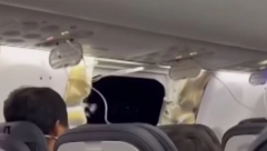 "MORAM HITNO DA SLETIM!" Dramatičan raazgovor pilot sa kontrolorima, telefoni im izleteli kroz rupu u avionu, majica mu se pocepala od pritiska