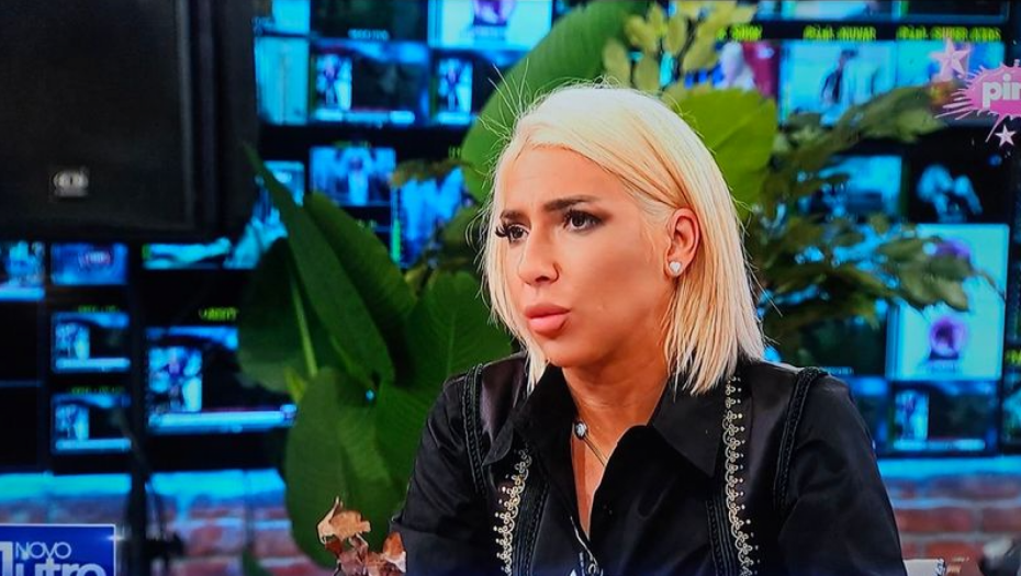 JOVANA DOČEKALA PREDSEDNIKA U UNIKATNOJ ODEVNOJ KOMBINACIJI Jeremićka se presvukla pre gostovanja Vučića, jedna stvar ostala je ista!