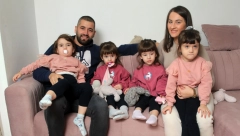 NAJ MAMA SRBIJE Miljana (25) je u razmaku od godinu dana rodila dva para bliznakinja, ovako izgleda život sa 4 devojčice