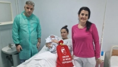 VELIKI GEST NA VELIKI PRAZNIK Crvena zvezda darovala paketiće za bebe srpskim porodilištima na Kosmetu