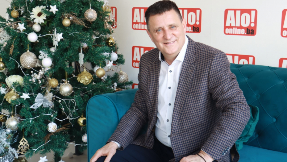 POLITIČAR U BELOM MANTILU OTKRIO KAKO SE POSTAJE ČOVEK IZ NARODA Vlado Đajić o humanosti, teškoj i vedroj strani svog poziva i politici: Ako ne znaš odakle si pošao, ne znaš ni gde ideš