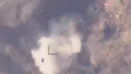 GORI NATO ORUŽJE Lancet uništio oklopno borbeno vozilo (VIDEO)