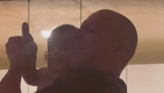OVAKVI TRENUCI NEMAJU CENU! Topalko pleše sa unukom za Božić, a njegova ćerka sve snima, kadrovi raznežili sve