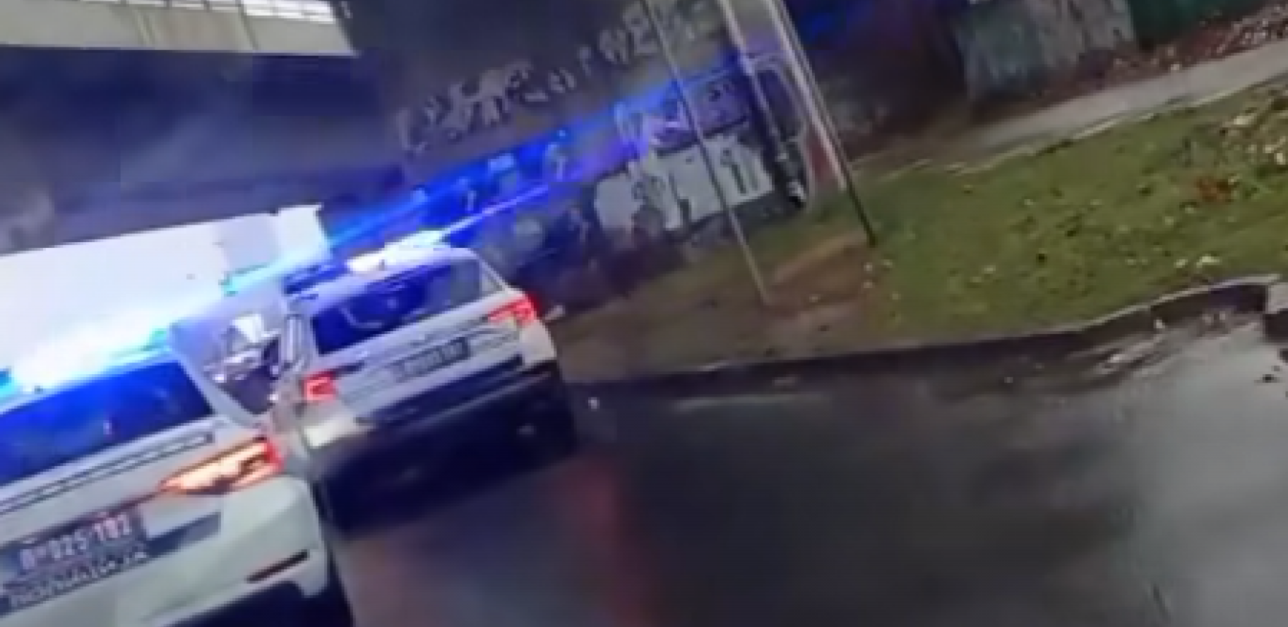VOZAČ SE ZAKUCAO U NADVOŽNJAK I STRADAO Teška tragedija na Novom Beogradu, vozilo potpuno smrskano (VIDEO)