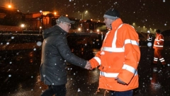 PROHODNI SVI DRŽAVNI PUTEVI, POSUTO 320 TONA SOLI Više od 1.300 radnika cele noći održavalo saobraćajnice