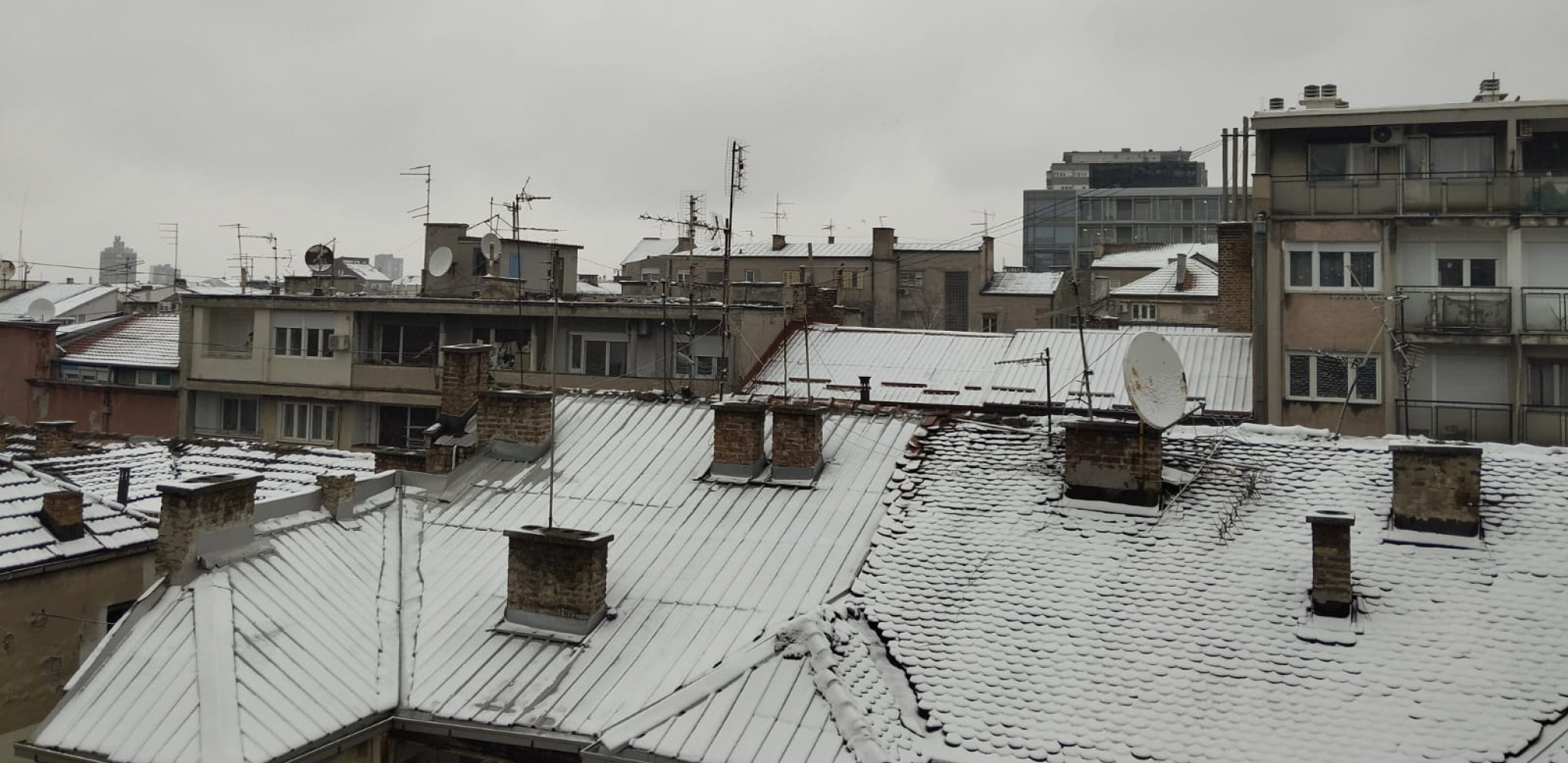 STIŽE NOVI TALAS SNEŽNIH PADAVINA Očekuje se 15 do 25 centimetara, temperatura pada na -12!