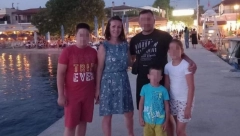 ZABORAVILA DA VEŽE POJAS Tuga u Zmajevu zbog pogibije majke troje dece